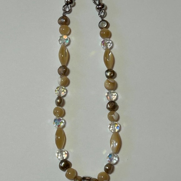 Cookie Lee Gen Pearl & Mother Of Pearl Leaf Pendant Necklace - Picture 5 of 9